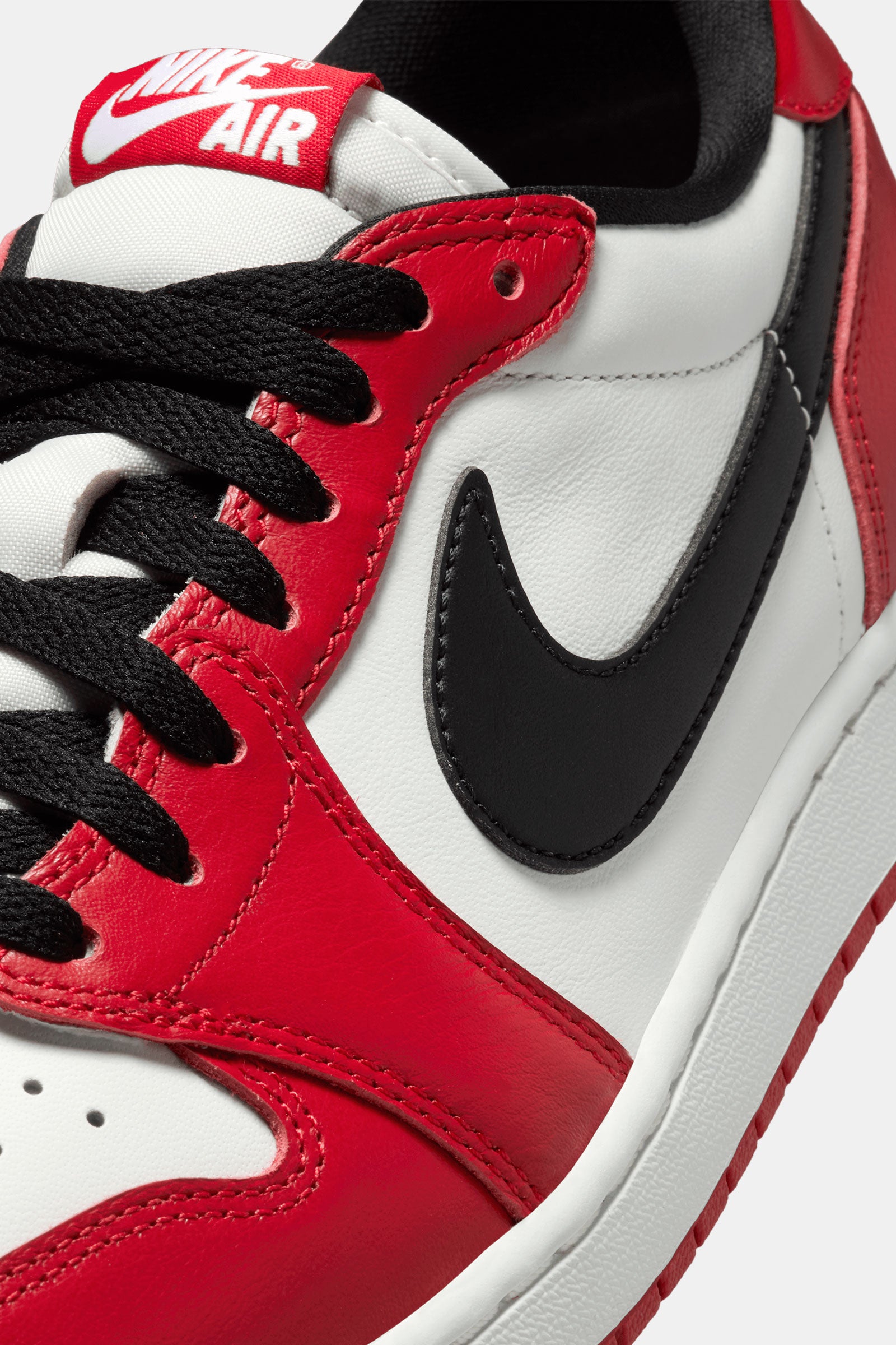 Air Jordan 1 Retro Low OG "Chicago"