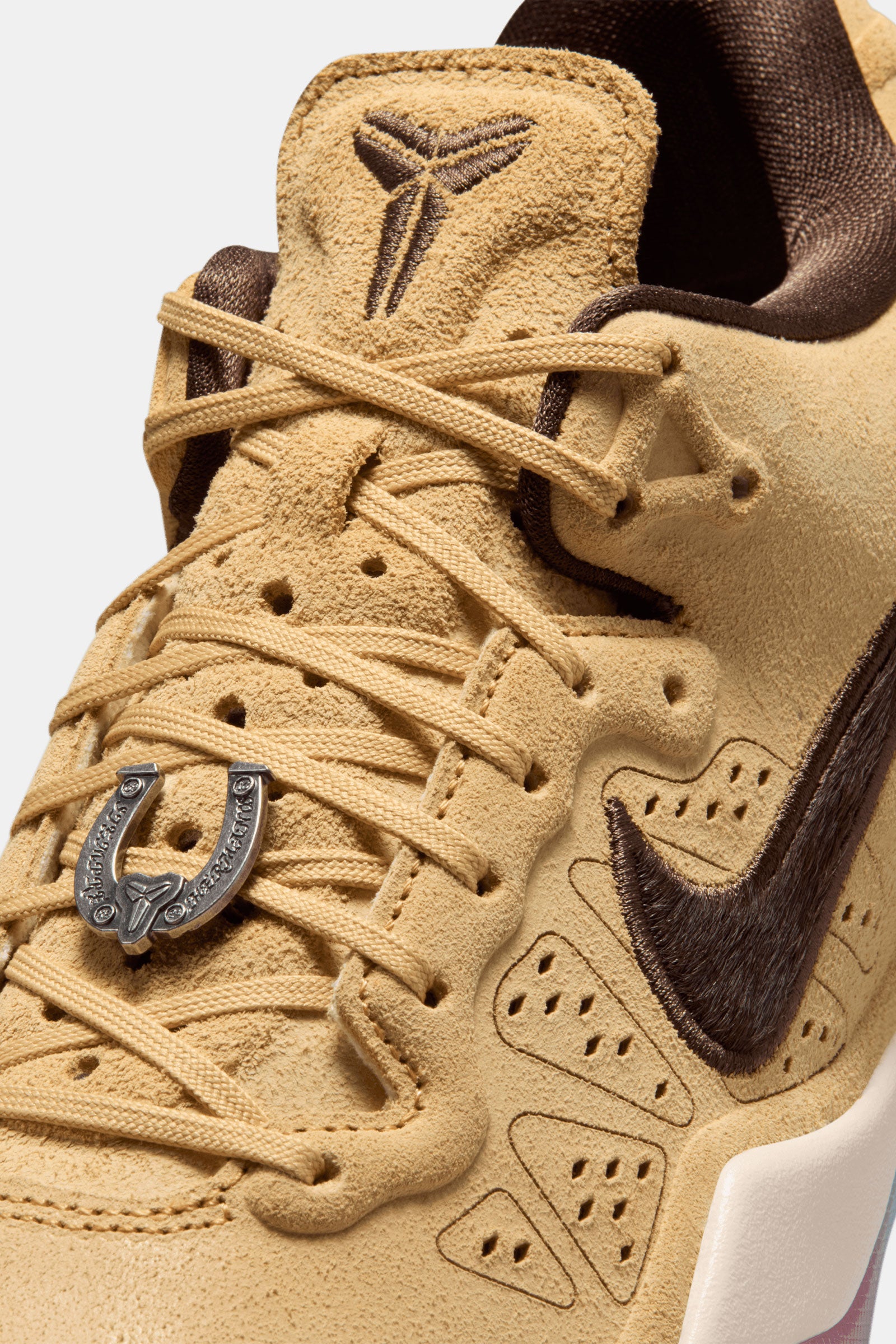 Kobe VIII Protro "Siempre Mio"