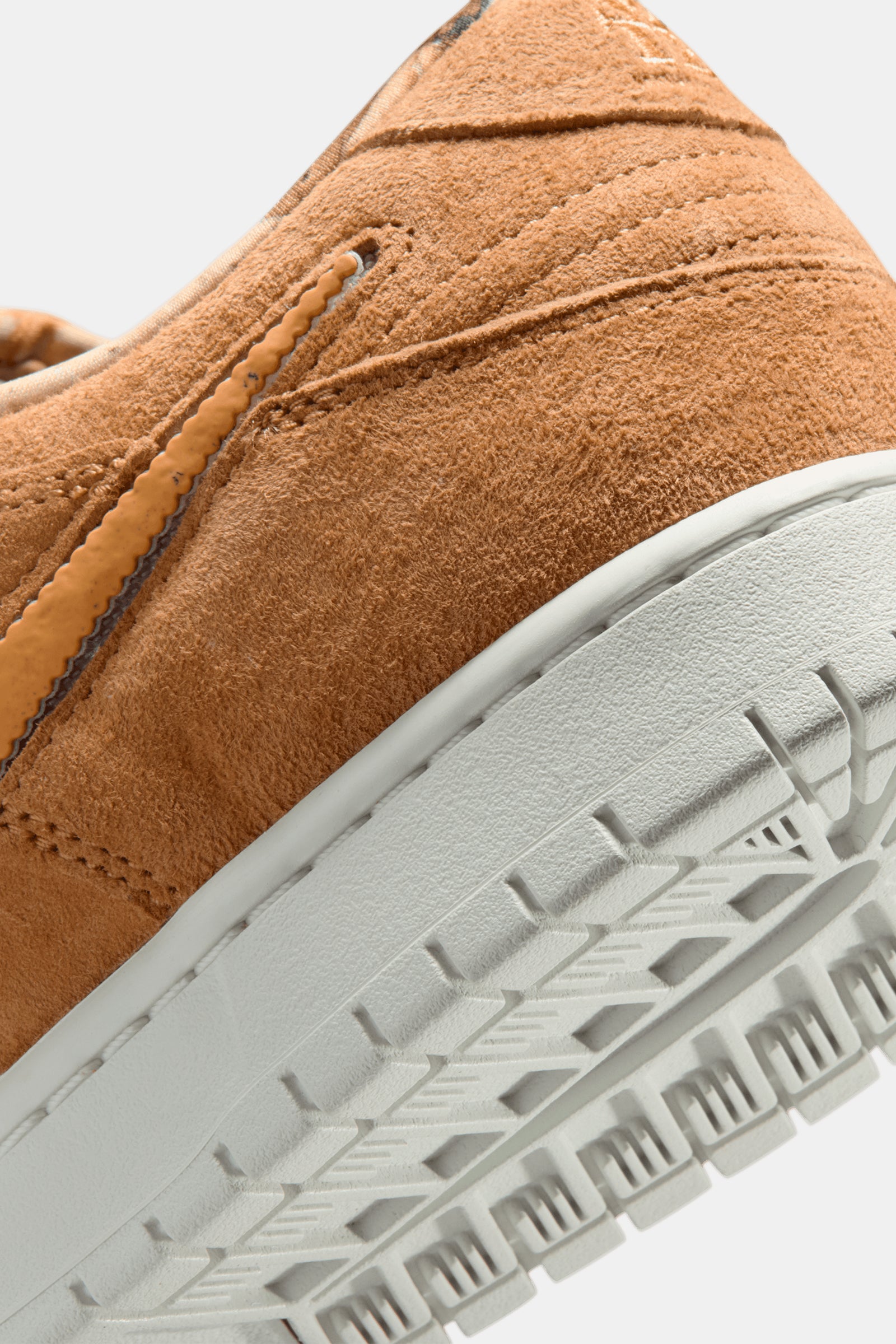 NOTE Manchester x Nike SB Dunk Low