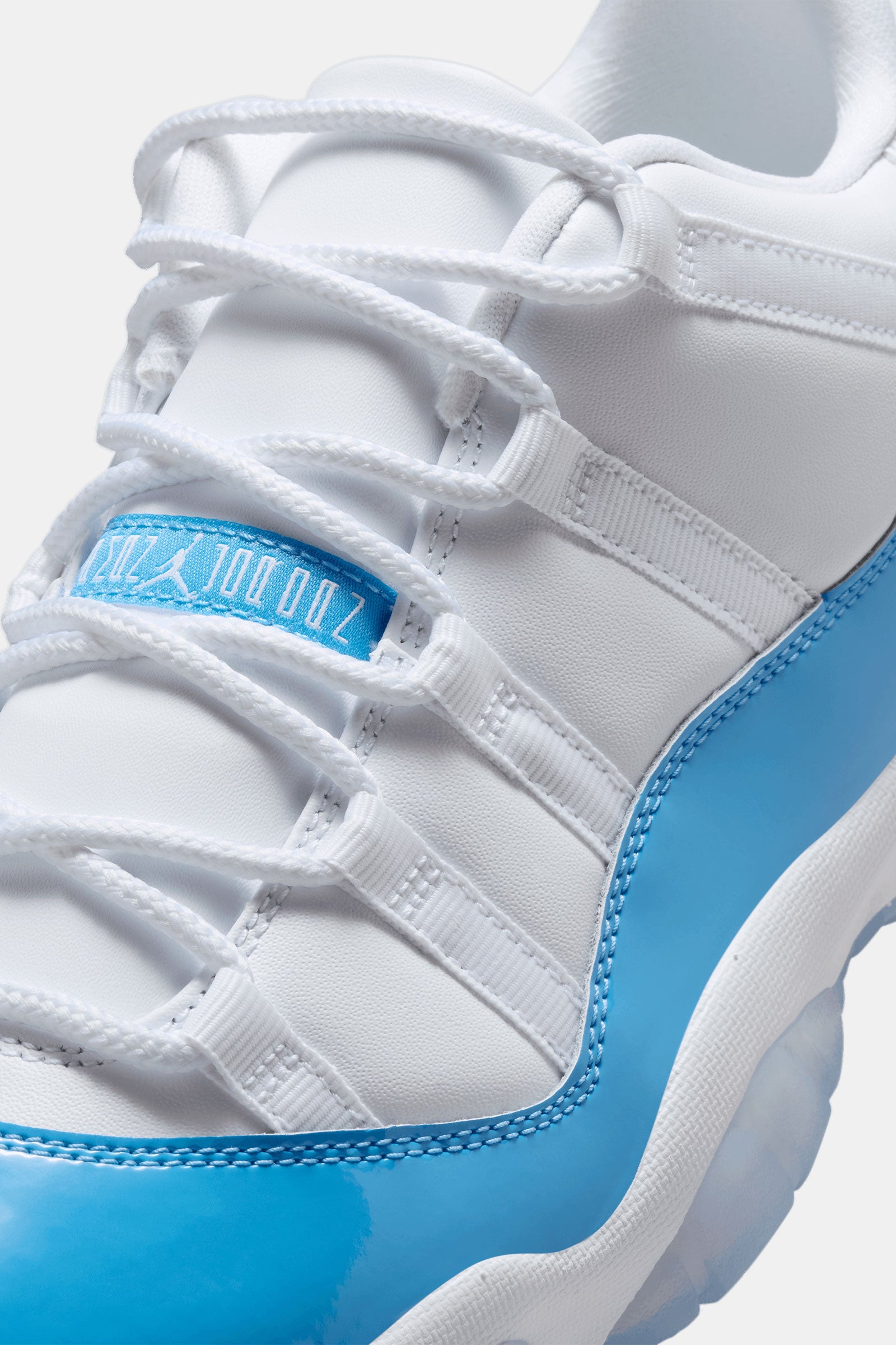 Air Jordan 11 Retro Low "University Blue"