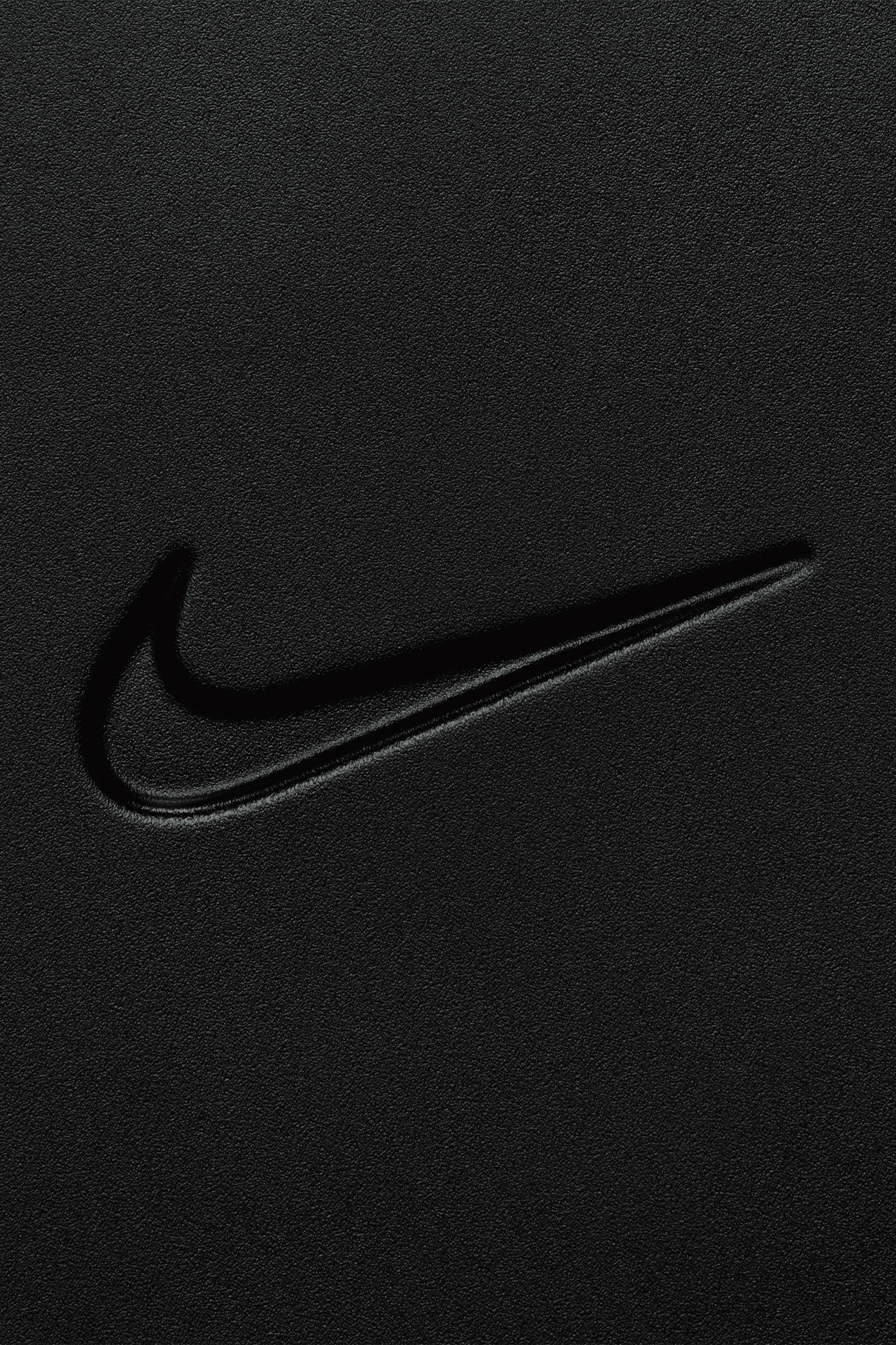 Nike Medium Hardshell Checked Luggage